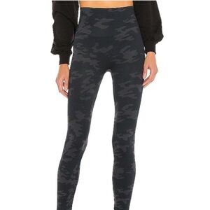 Spanx Look At Me Now Camo Seamless Leggings 7/8 Length